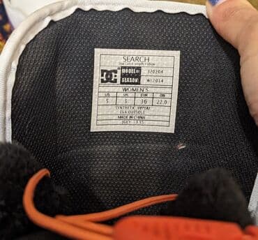 срочно продаю в связи с переездом: Ботинки для сноуборда, юнисекс, маломерка. размер 36 — 2