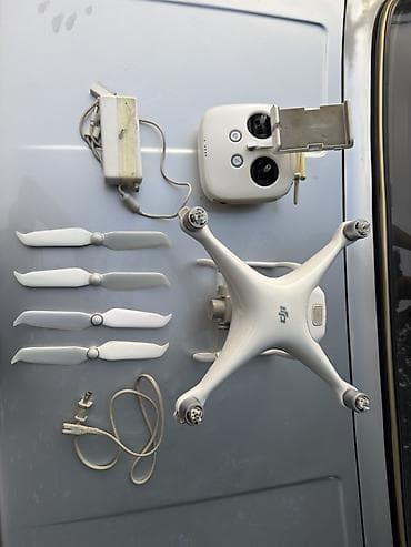 Квадрокоптер DJI Phantom (серия Phantom 3/4 — белый корпус с опорами