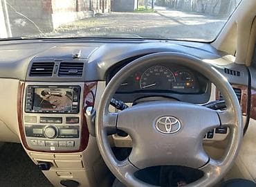 японский трактора: Toyota Ipsum: 2001 г., 2.4 л, Автомат, Бензин, Минивэн — 7