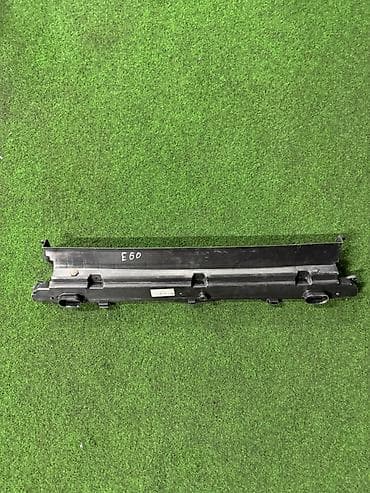 Накладка/крышка радиатора BMW E60 - Оригинальная пластиковая верхняя at lalafo.kg Накладка/крышка радиатора BMW E60 - Оригинальная пластиковая верхняя
