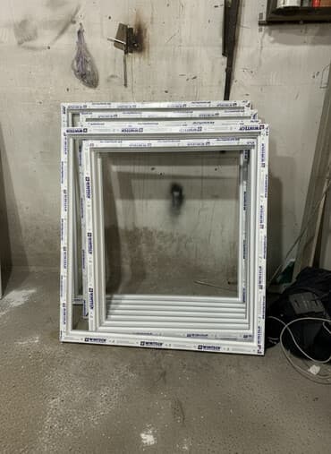 ящик из фанеры: Комплект из нескольких оконных рам WINTTECH белого цвета. Рамы — 1