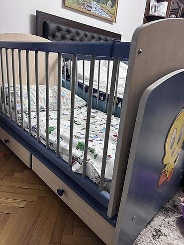 Кровати-машинки: Детская кроватка с бортиками и нижними выдвижными ящиками. - — 2