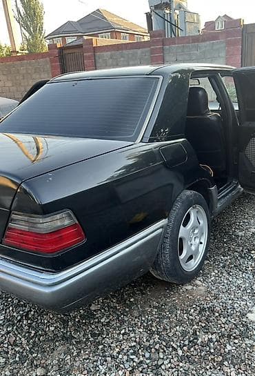 Mercedes-Benz W124: 1994 г., 2.2 л, Механика, Бензин, Седан at lalafo.kg Mercedes-Benz W124: 1994 г., 2.2 л, Механика, Бензин, Седан