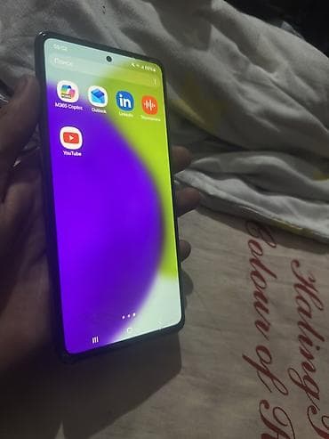 i 5: Samsung Galaxy A52 (SM-A525F/DS), черный - Экран 6.5" Super AMOLED — 5
