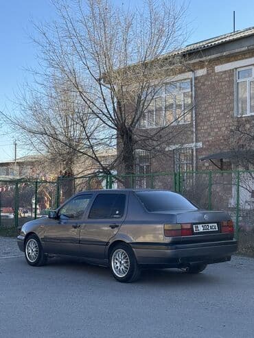 байкал м 1: Volkswagen Vento: 1993 г., 1.8 л, Механика, Бензиновая, Седан — 4
