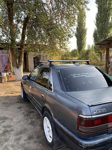 Mazda 626: 1988 г., 2 л, Механика, Седан