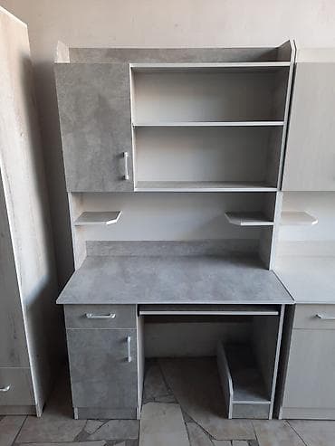 горка сервант: Компьютерный стол, Новый, С полками — 1