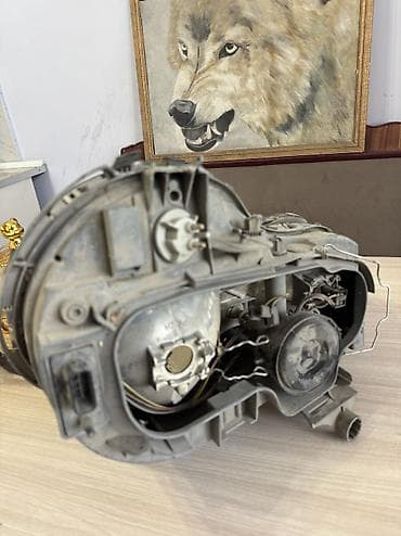 лампа бу: Передняя левая фара Mercedes W210

#210 #фара #стоп — 2