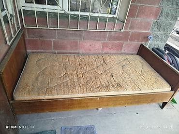 Лакокрасочные материалы: Односпальная деревянная кровать с матрасом — 1