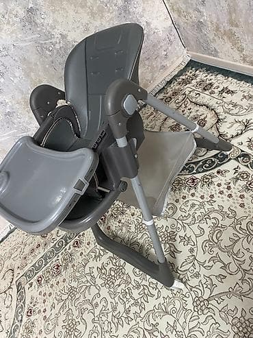 Игрушки: Стульчик для кормления, серый - Эргономичное сиденье с высокой — 2