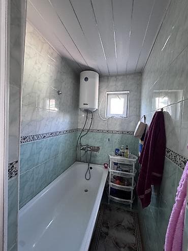 Продажа домов: Арча Бешик 📍Продается 2 этажный дом 7 комнат 174 кв м, фактически — 5