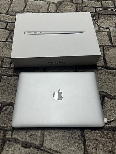 nikon d3000: Apple MacBook (алюминиевый unibody) с логотипом на крышке. Комплект — 3