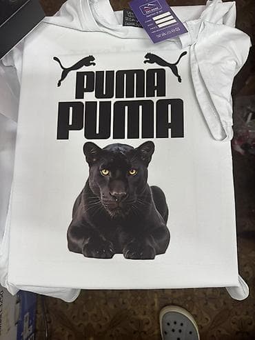Футболки: Футболка белого цвета с крупным принтом “PUMA” и изображением черной — 1