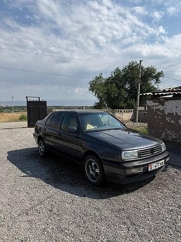 Volkswagen Vento: 1994 г., Седан at lalafo.kg Volkswagen Vento: 1994 г., Седан