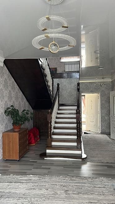 продаю дом в ак ордо 1: Продается двух этажный дом! Дом находится в г.Чолпон- Ата. В самом — 5