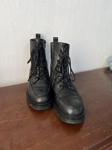 Ботинки и ботильоны: Черные кожаные ботинки в байкерском стиле - Материал: натуральная — 2