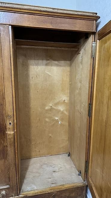 старинный шкаф для одежды: Шифоньер, шкаф для одежды, Прямой, Дерево — 3