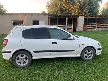 айнек авто: Nissan Almera: 2001 г., 1.5 л, Кол менен иштөөчү, Бензин, Хетчбек — 3