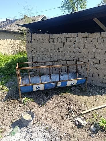 купить корм бройлерам: Кормушка/желоб для скота из металлической бочки - Материал: половина — 1