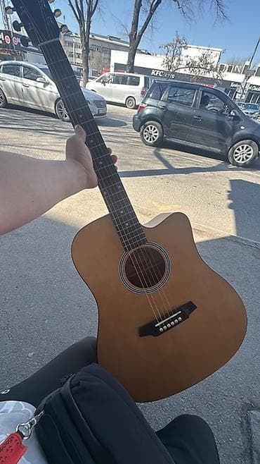 Гитары: Акустическая гитара формата дредноут с вырезом (cutaway) — 2