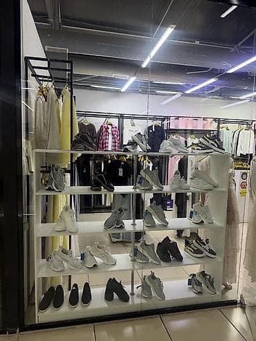 Торговое оборудование: Продаю Торговые стеллажи и стойки для магазина одежды/обуви - — 2