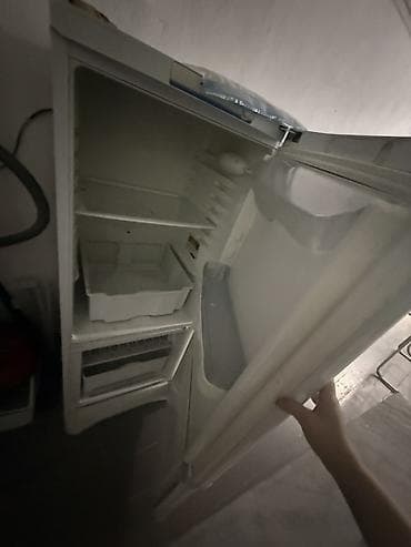 Бытовая техника: Холодильник Indesit, Б/у, Двухкамерный — 2