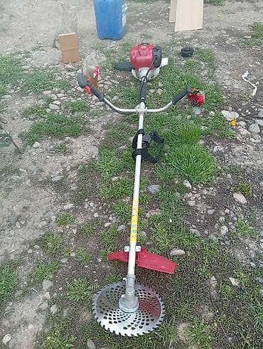 Бензиновый кусторез/триммер с велосипедной рукояткой и металлическим