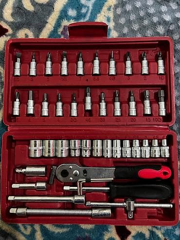 кир кургаткыч: Набор ручного инструмента в красном кейсе. Состав: - Трещотка 1/4" с — 1