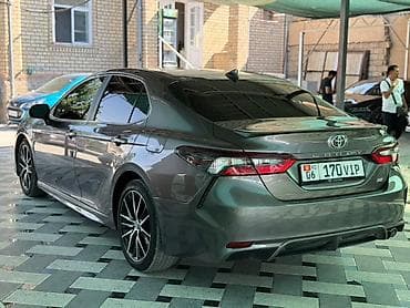 Toyota Camry: 2021 г., 2.5 л, Автомат, Бензин, Седан — 4