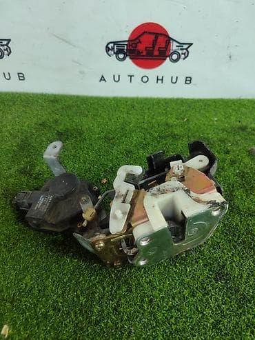 Замок двери для Mazda Demio DY5W (1.3/1.5), год выпуска авто-донора — 1