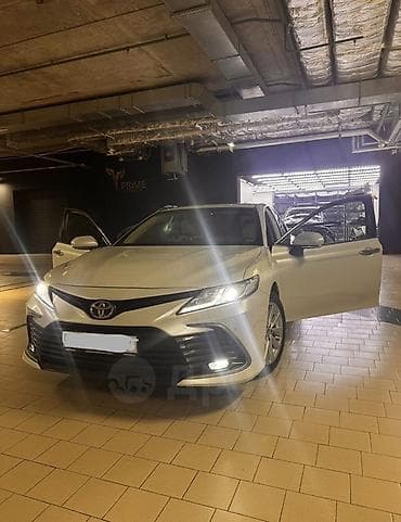 byd e9: Toyota Camry: 2023 г., Бензин, Седан — 1
