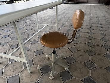 круг поворотный: Кресло-табурет на колесиках с круглым сиденьем и спинкой. - — 2