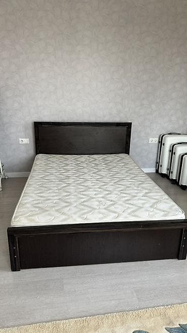 двух спальни: Двуспальная кровать, Б/у, С матрасом, длина - 200 см — 1