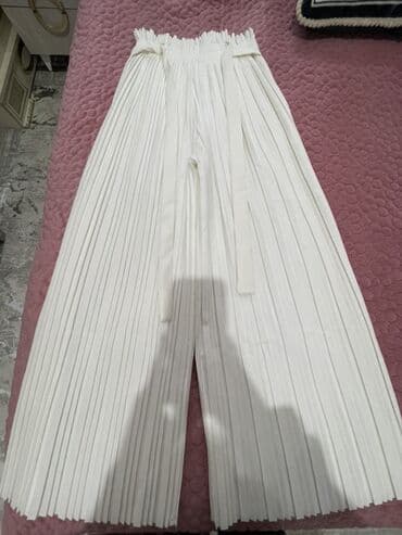 юбки атласные: Белые плиссированные кюлоты. - Цвет: молочно-белый. - Посадка — 1