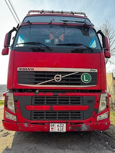 жосткий буксир: Тягач, Volvo, 2012 г., Без прицепа — 2