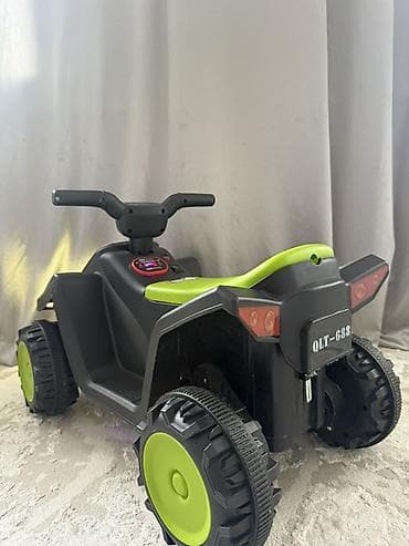 детский веломобиль: Детский электрокар, Б/у — 2