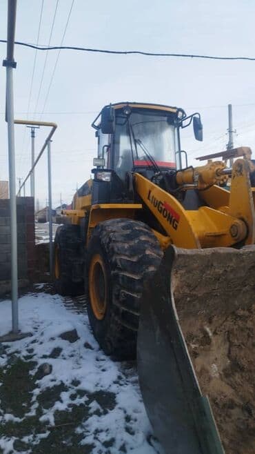 разнорабочий керек: Сдаю Фронтальный погрузчик, Посуточно — 3