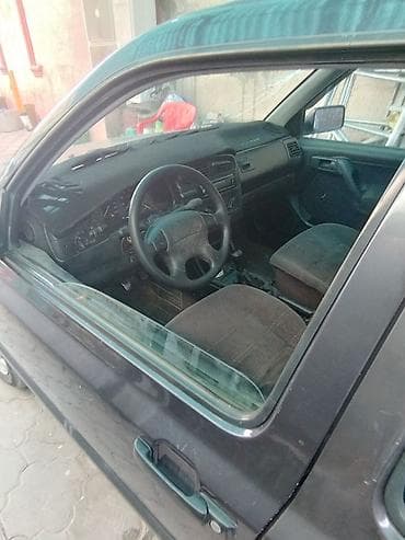 bud e9: Volkswagen Vento: 1993 г., 2 л, Механика, Бензин, Седан — 5