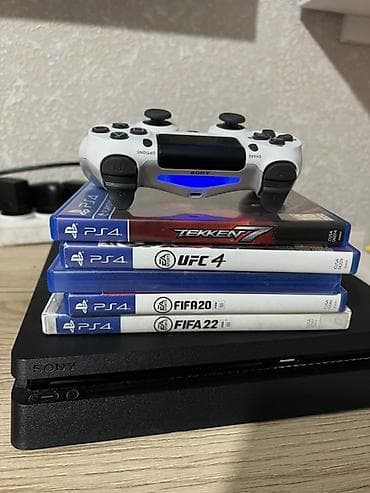 PlayStation 4 Slim (чёрная) — игровая консоль с комплектом аксессуаров