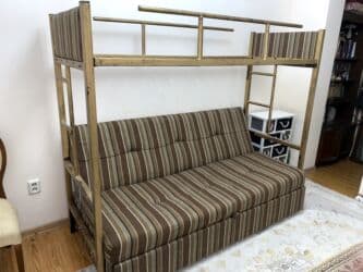 кровать двухспальная бу: Прямой диван, Б/у, Трехместный — 1