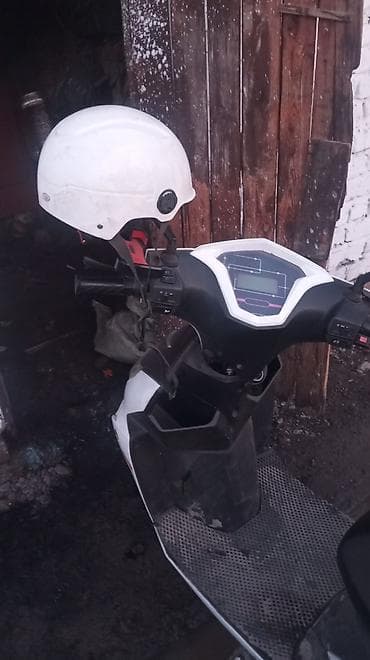 Скутерлер: Электроскутер (городской) белого цвета - Компактный городской — 1