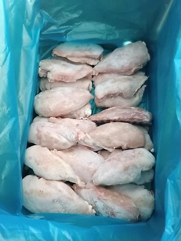 бутылированная вода: Замороженная куриная продукция, фасованная в коробки с вкладышем. 10кг — 4