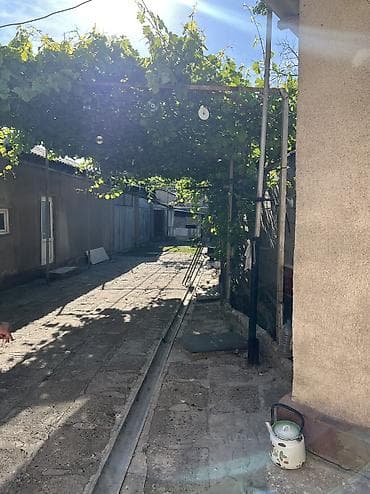 джал нижний: 📍 Район Жибек Жолу, рядом с Аламединским рынком. Участок расположен на — 4