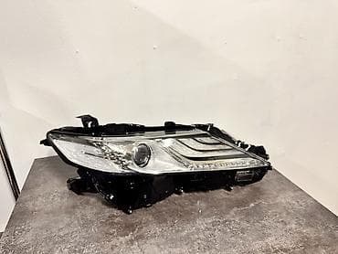 Комплект передних фар Toyota