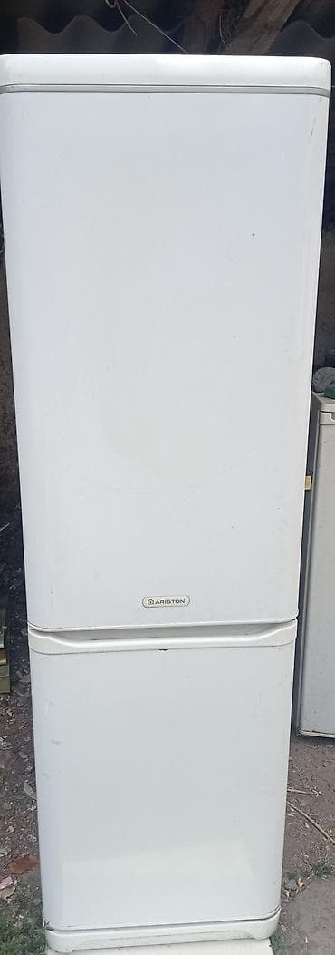 Холодильник Indesit, Б/у, Двухкамерный, De frost (капельный), 60 * 200 * 60