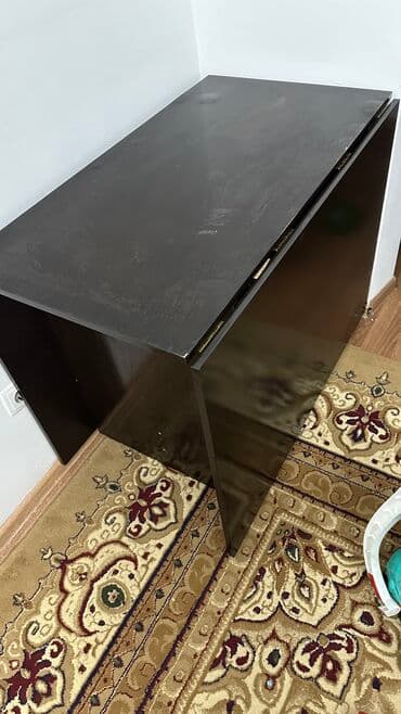 продаю стол для зала: Стол для зала б/у коричнывый состояние хорошие ватсап Цена 2/шт — 1