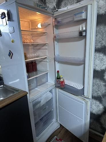 старый холодилник: Холодильник Indesit, Б/у, Двухкамерный — 2