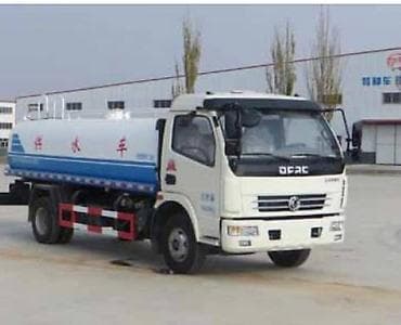 Доставка воды 10 тонн Услуги водовоза с насосом Брызгает на дорогу