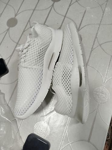 nike react: Лёгкие белые кроссовки - Размер: 45 / 46 маломерки. маркировка — 8