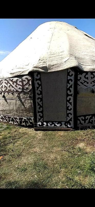 значки аниме: Боз үй сатылат. 100-уук. Жыгач. Кийиздери жаңы,жасалгалары бар. Абалы — 1